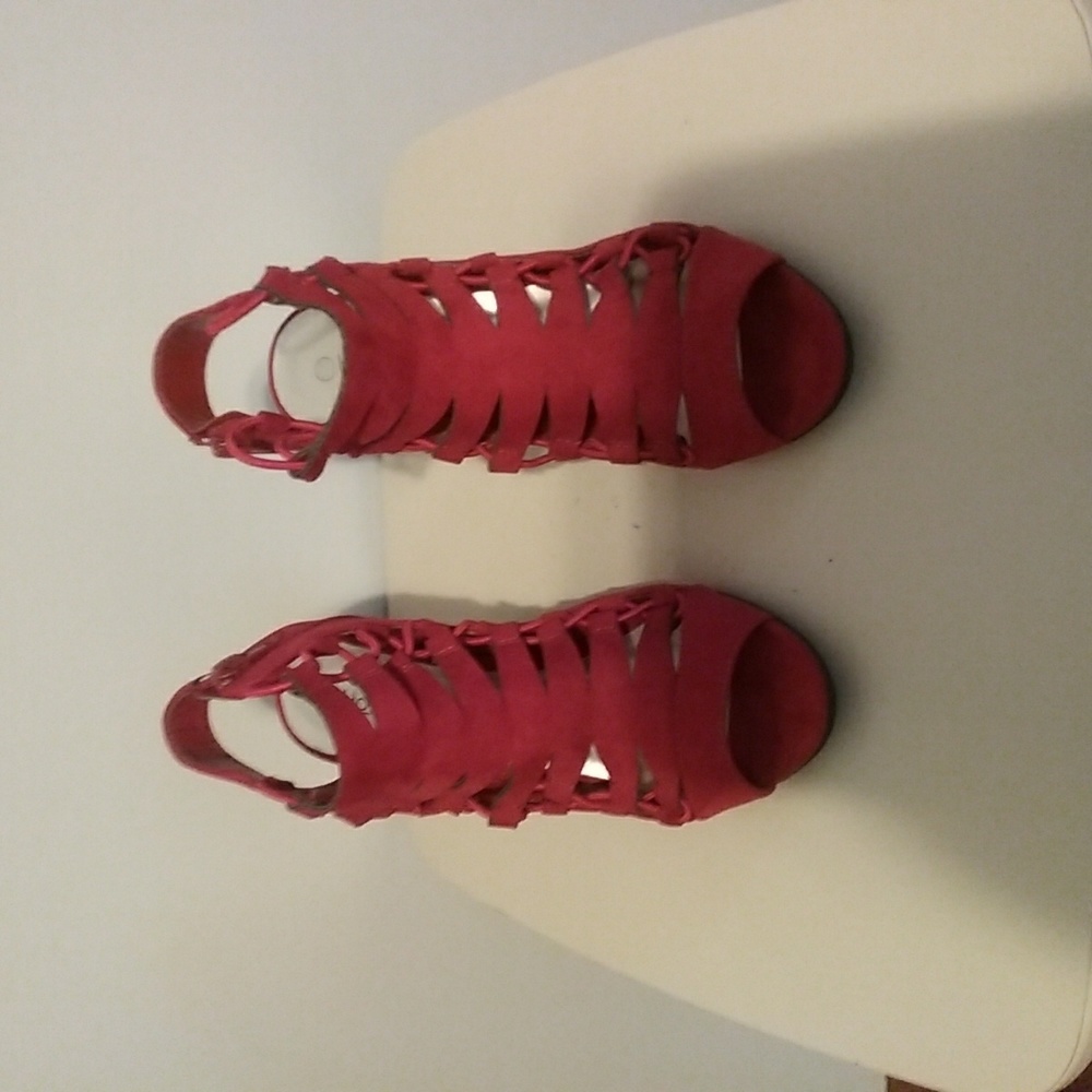 Hot Tomatoe peep toe sling backs